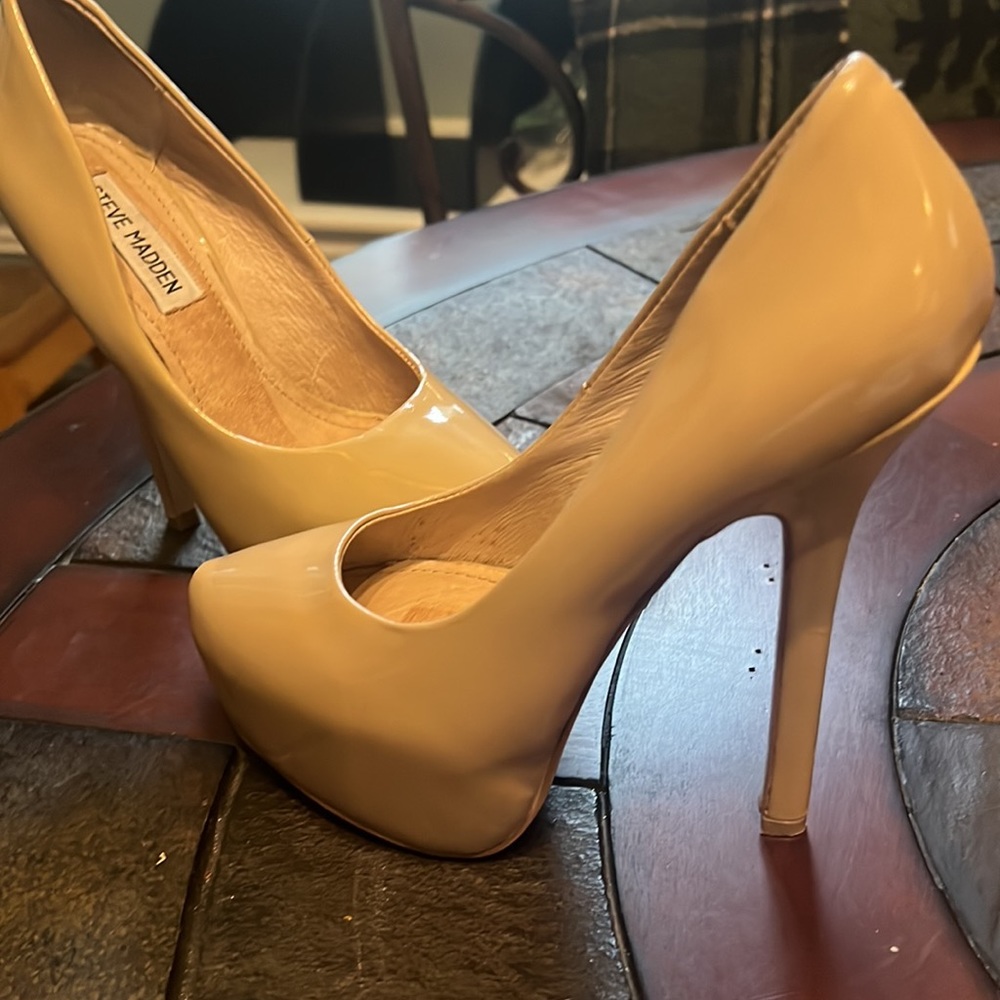 Steve Madden 4” heels 2” built in platform EUC
